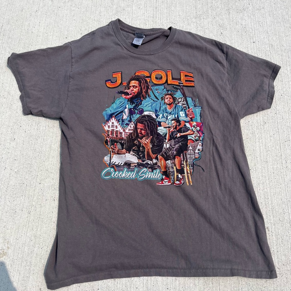 J Cole Gray Graphic T-Shirt. Size L.
